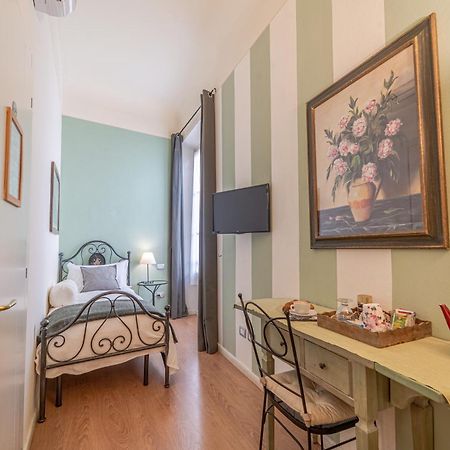 B&B ディ ピアッツァ デル ドゥオーモ フィレンツェ 部屋 写真