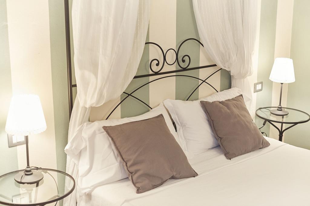 B&B ディ ピアッツァ デル ドゥオーモ フィレンツェ 部屋 写真